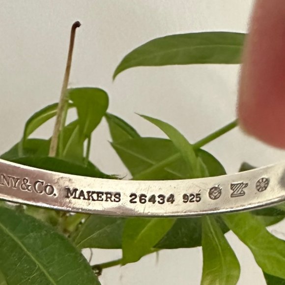 $395 Authentic Vintage TIFFANY&Co. Narrow Bangle Silver (MSRP $525) - Picture 2 of 5